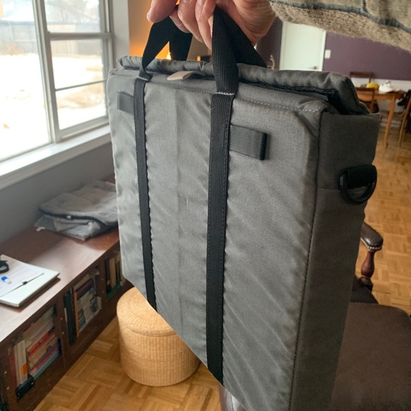 TOM BIHN Urban Minimalist Messenger - 14 x 11 x 2 - Picture 9 of 15